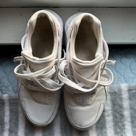 Nike Huarache - all white - size 4Y - Picture 6 of 6
